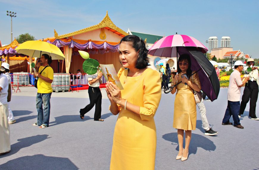 นมัสการขอพรกราบไหว้ พระบรมสารีริกธาตุ (พระเขี้ยวแก้ว) จากสาธารณรัฐประชาชนจีน