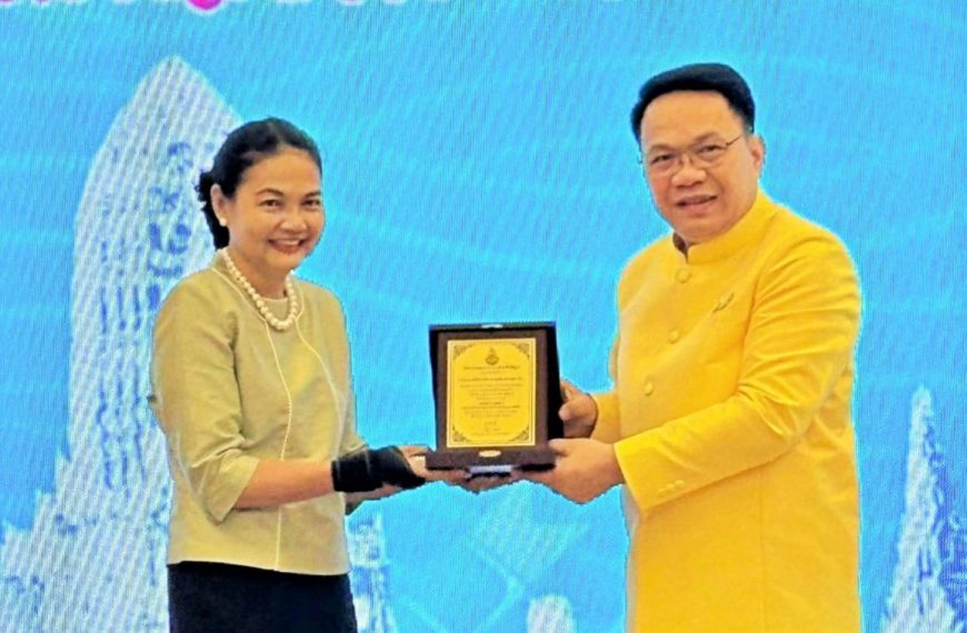 สพป.นครปฐม เขต ๑ คว้า ๓ รางวัล เกียรติบัตรพร้อมโล่รางวัล ในการประชุมสัมมนาผู้อำนวยการสำนักงานเขตพื้น&hellip;