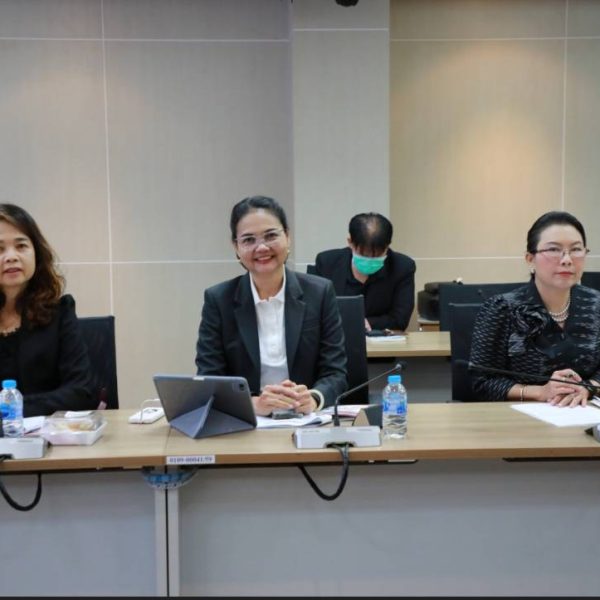 ผอ.สพป.นครปฐม เขต 1 เข้าร่วมการประชุมระดมความคิดเห็นต่อ (ร่าง) มาตรฐานการศึกษาของชาติ