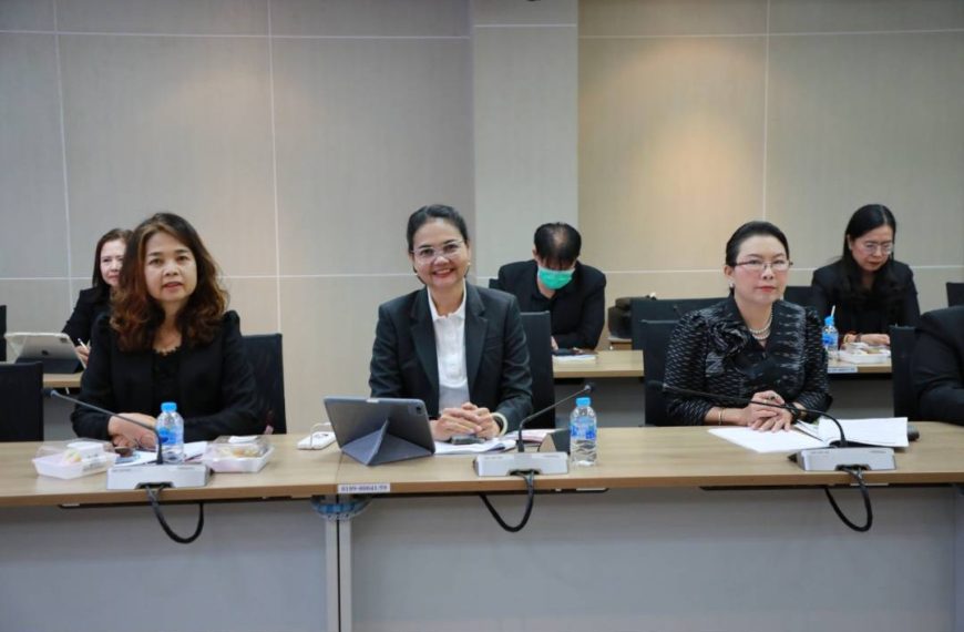 ผอ.สพป.นครปฐม เขต 1 เข้าร่วมการประชุมระดมความคิดเห็นต่อ (ร่าง) มาตรฐานการศึกษาของชาติ