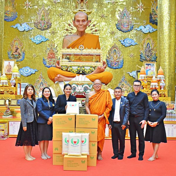 ผอ.สพป.นครปฐม เขต ๑ เข้านมัสการพระครูปลัดสิทธิวัฒน์ (หลวงพี่น้ำฝน) เจ้าอาวาสวัดไผ่ล้อม เนื่องในวาระด&hellip;