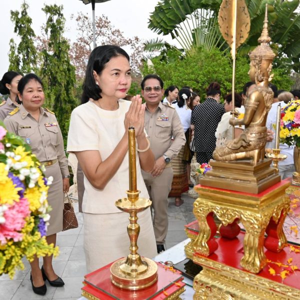 สพป.นครปฐม เขต ๑ ร่วมพิธีบวงสรวง และ ปิดทองปฐมฤกษ์องค์พระร่วงโรจนฤทธิ์ (องค์จริง) ประดิษฐาน ครบ ๑๑๑ &hellip;