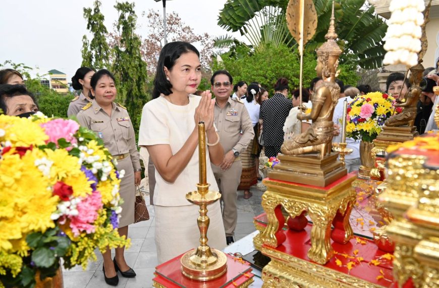 สพป.นครปฐม เขต ๑ ร่วมพิธีบวงสรวง และ ปิดทองปฐมฤกษ์องค์พระร่วงโรจนฤทธิ์ (องค์จริง) ประดิษฐาน ครบ ๑๑๑ &hellip;