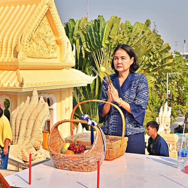 ผอ.สพป.นครปฐม เขต 1 นมัสการไหว้สักการะองค์พระร่วงโรจนฤทธิ์ วัดพระปฐมเจดีย์ และนมัสการองค์หลวงพ่อโต ว…