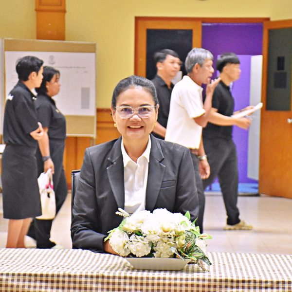 สพป.นครปฐม เขต ๑ จัดพิธีมอบพระพุทธรูปและข้าวสารที่ได้รับสนับสนุนจากมูลนิธิธนาคารกสิกรไทย ให้กับโรงเร…