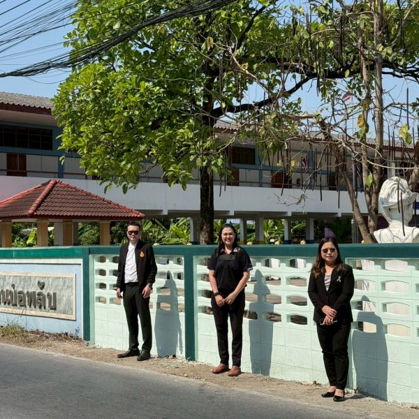 รับมอบรั้วโรงเรียนบ้านบ่อพลับหลังจากซ่อมเรียบร้อยแล้ว