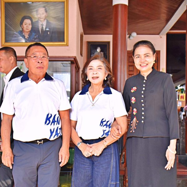 สพป.นครปฐม เขต ๑ ร่วมแสดงความยินดีกับนาย อนุชาสะสมทรัพย์ เนื่องในโอกาสวันคล้ายวันเกิดครบรอบ ๗๒ ปี