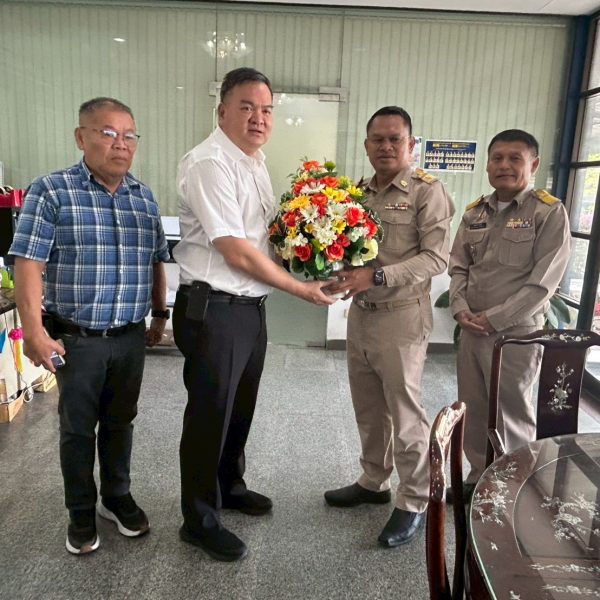 ผอ.สพป.นครปฐม เขต 1 เข้าพบ พันโท ดร. สินธพ แก้วพิจิตร สมาชิกสภาผู้แทนราษฎร (สส.) จังหวัดนครปฐม เขต 2&hellip;