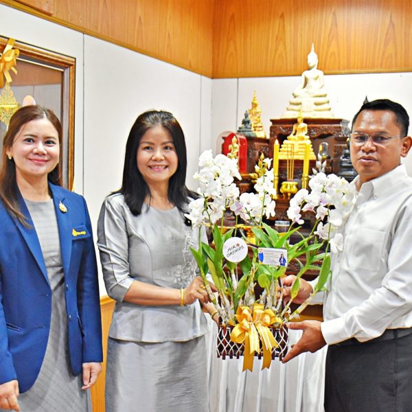 ผอ.สพป.นครปฐม เขต 1 ให้การต้อนรับ ดร.ชญานุช สุดชาดี ผอ.สพม.นครปฐม พร้อมคณะ ที่เข้าแสดงความยินดี เนื่&hellip;