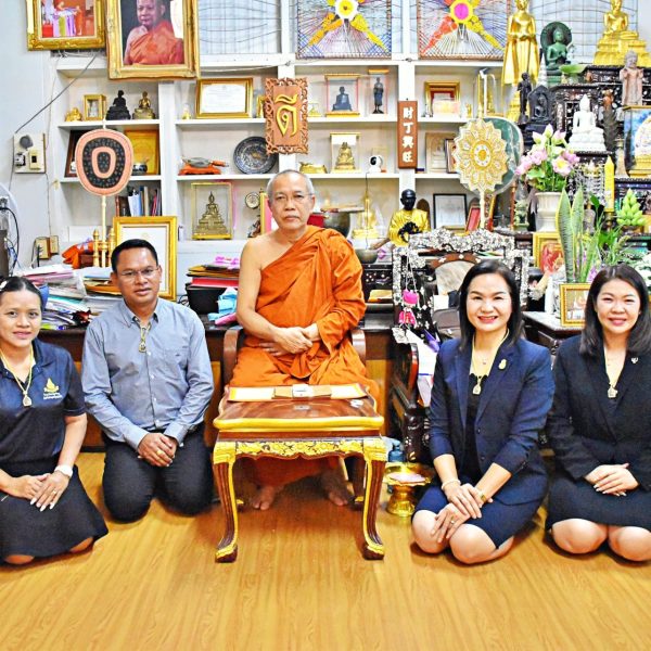 ผอ.สพป.นครปฐม เขต ๑ เข้านมัสการท่านพระครูปลัดสาธุวัฒน์, ดร.เจ้าคณะตำบลทัพหลวง เจ้าอาวาสวัดวังตะกู อำ&hellip;