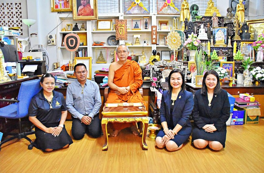 ผอ.สพป.นครปฐม เขต ๑ เข้านมัสการท่านพระครูปลัดสาธุวัฒน์, ดร.เจ้าคณะตำบลทัพหลวง เจ้าอาวาสวัดวังตะกู อำ&hellip;