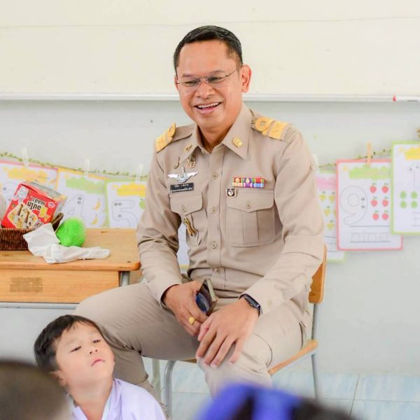 ผอ.สพป.นครปฐม เขต 1 ลงพื้นที่ตรวจเยี่ยมการเตรียมความพร้อมการเปิดภาคเรียนที่ 1 ปีการศึกษา 2569