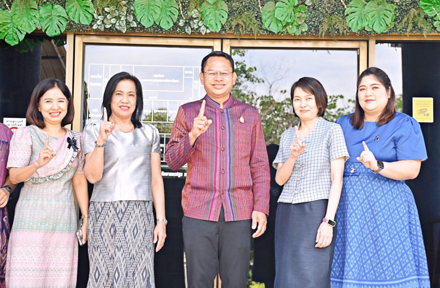สพป.นครปฐม เขต 1 ร่วมรณรงค์การแต่งกายตามอัตลักษณ์ไทยสู่สากล ภายใต้แนวคิด “ภูมิใจแต่งไทยทั้งแผ่…