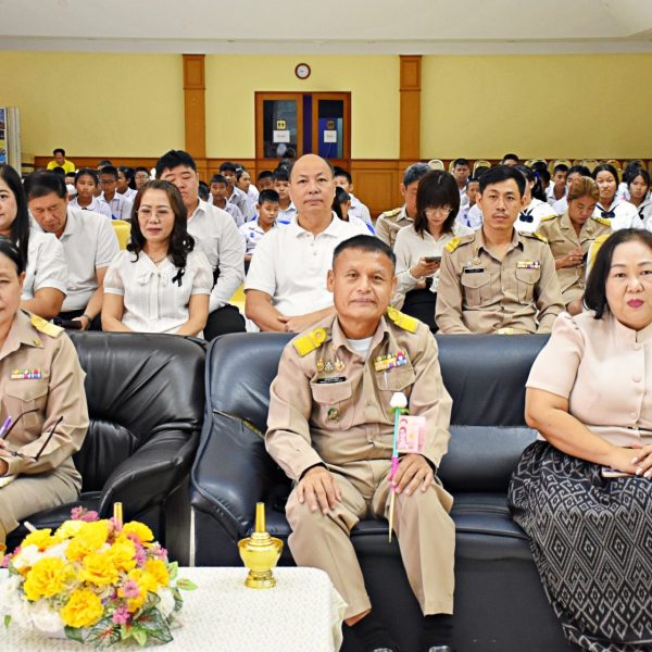 สพป.นครปฐม เขต ๑ ร่วมพิธีเจริญพระพุทธมนต์และทำบุญถวายภัตตาหารเพลพระภิกษุสงฆ์ ๙ รูป เนื่องในวันคล้ายว&hellip;